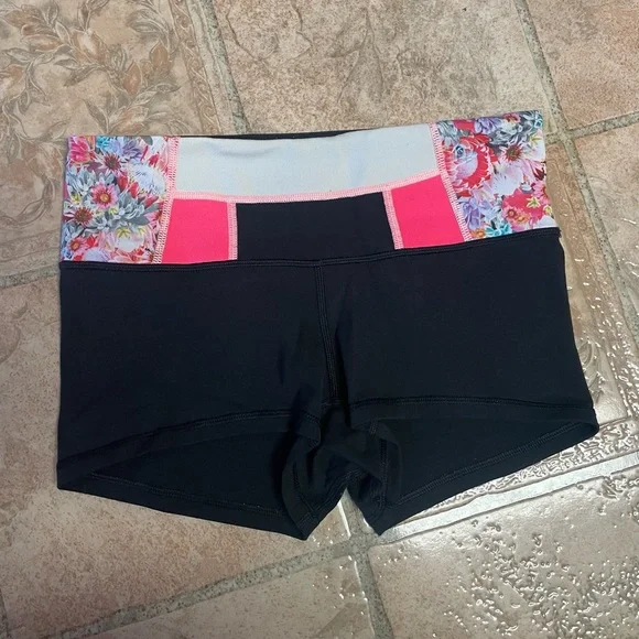 Lululemon reversible boogie shorts - Picture 2 of 3